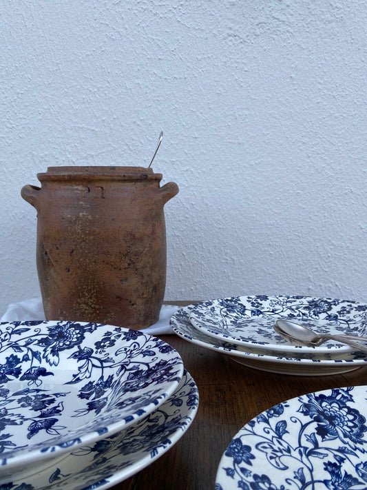 Assiette ancienne, fleurs marine