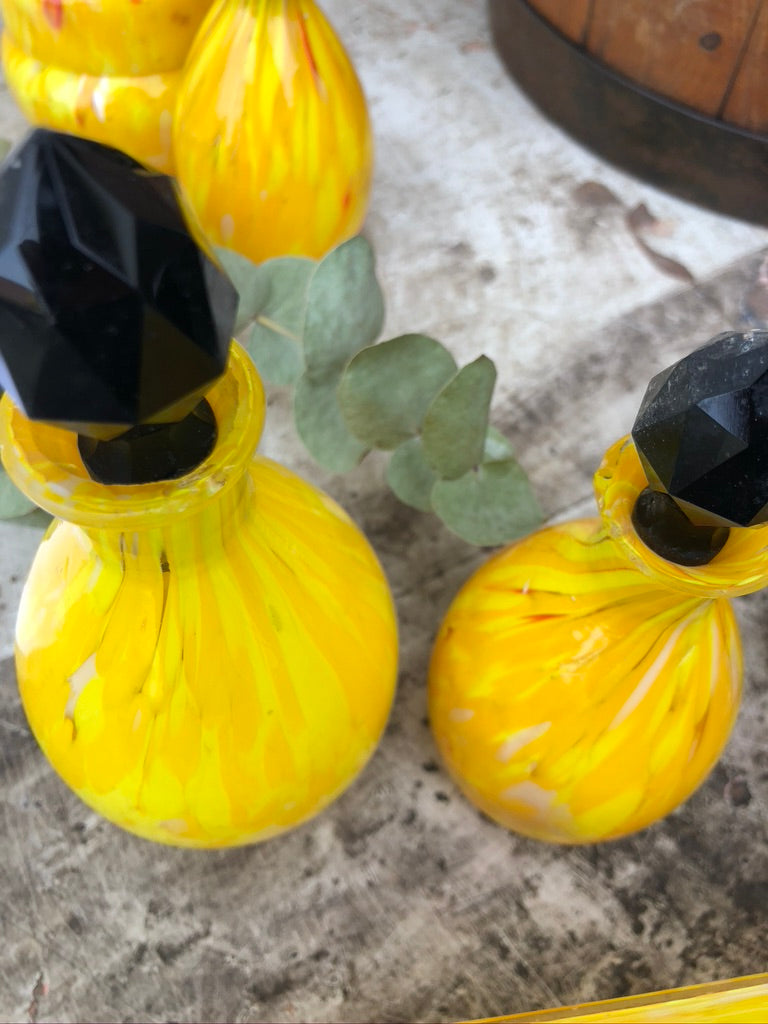 Flacon jaune Verrerie de Clichy