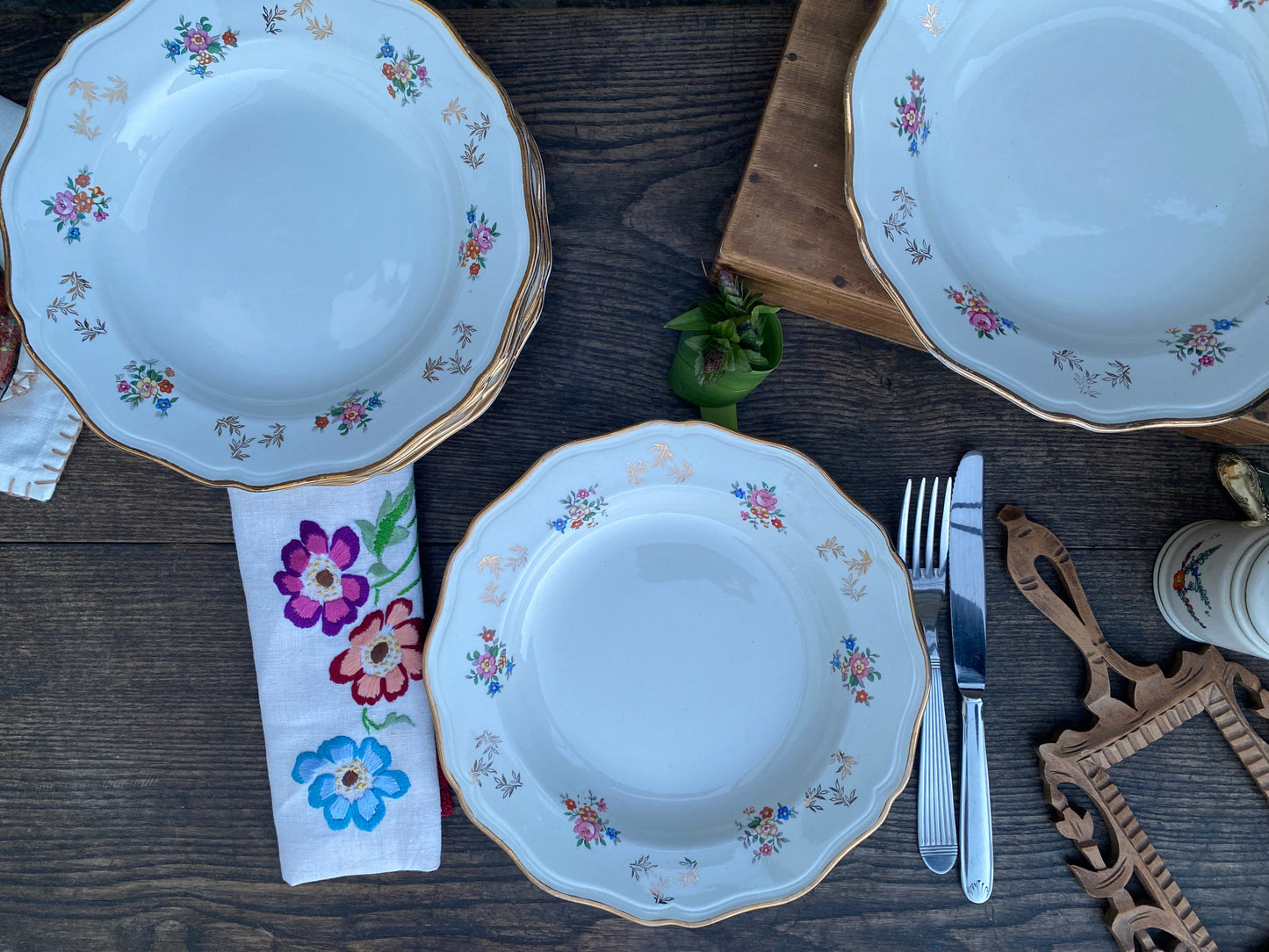 Assiettes aux fleurs L’Amandinoise