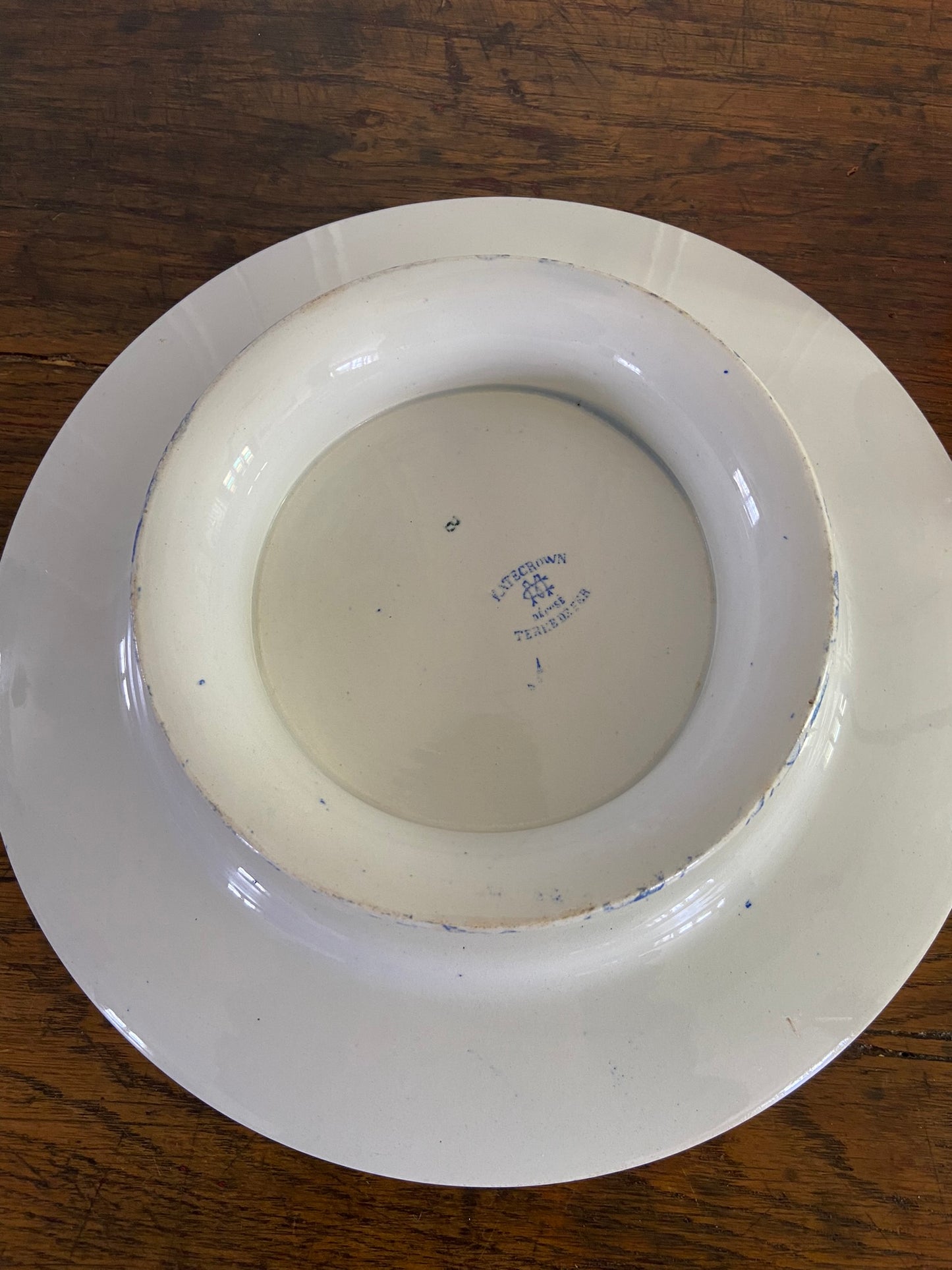 Plat piédouche Terre de fer