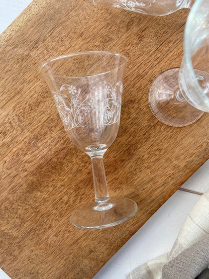 Verres à pied (arabesque)