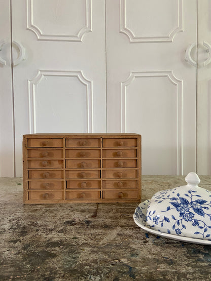 Petit meuble en bois