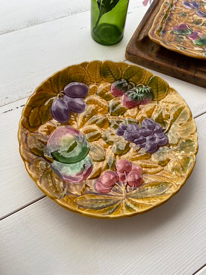 Plat rond Barbotine fruits