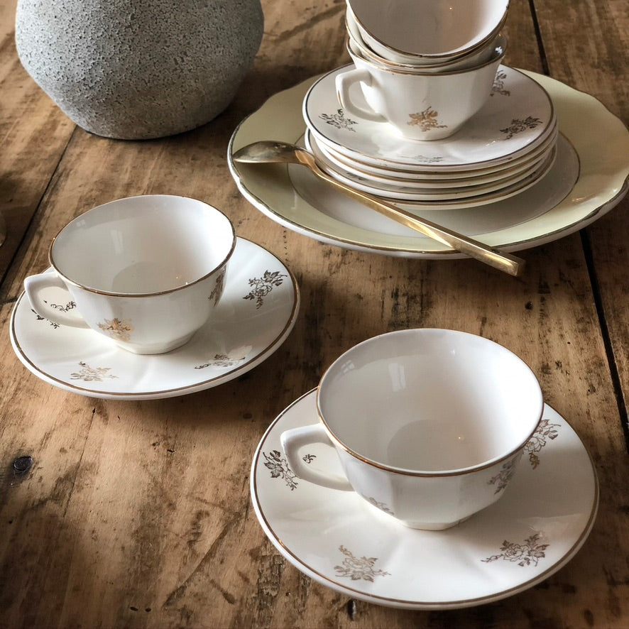 Tasses blanches & dorées