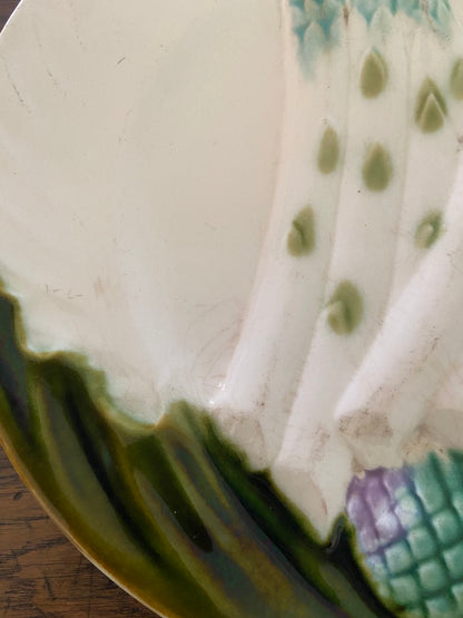 Assiette à asperges en Barbotine