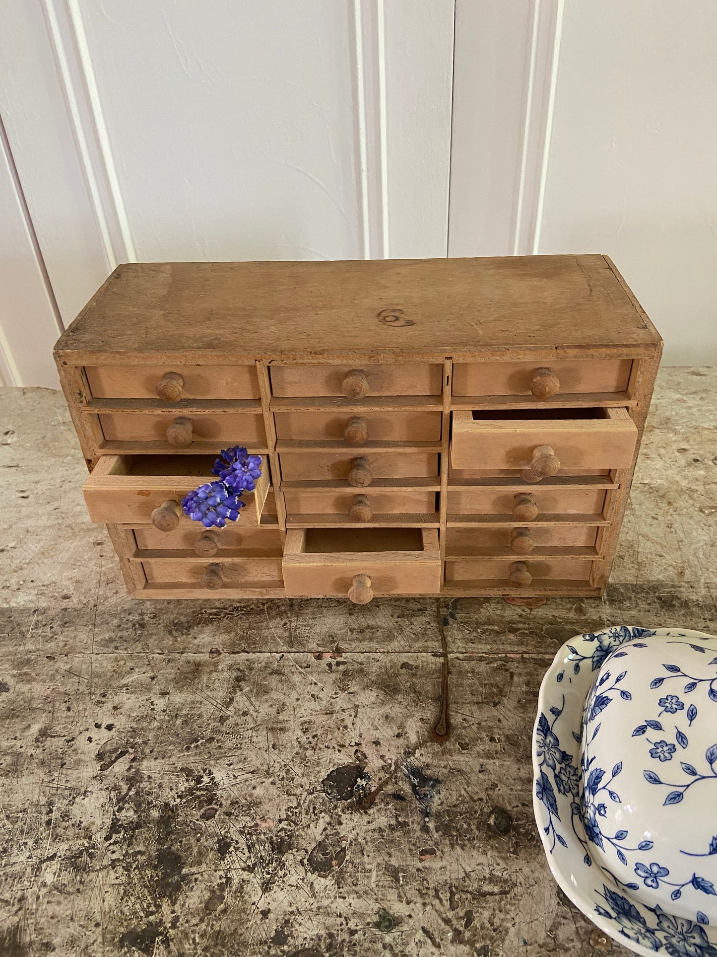 Petit meuble en bois