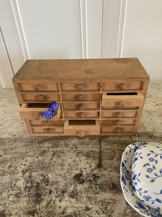 Petit meuble en bois