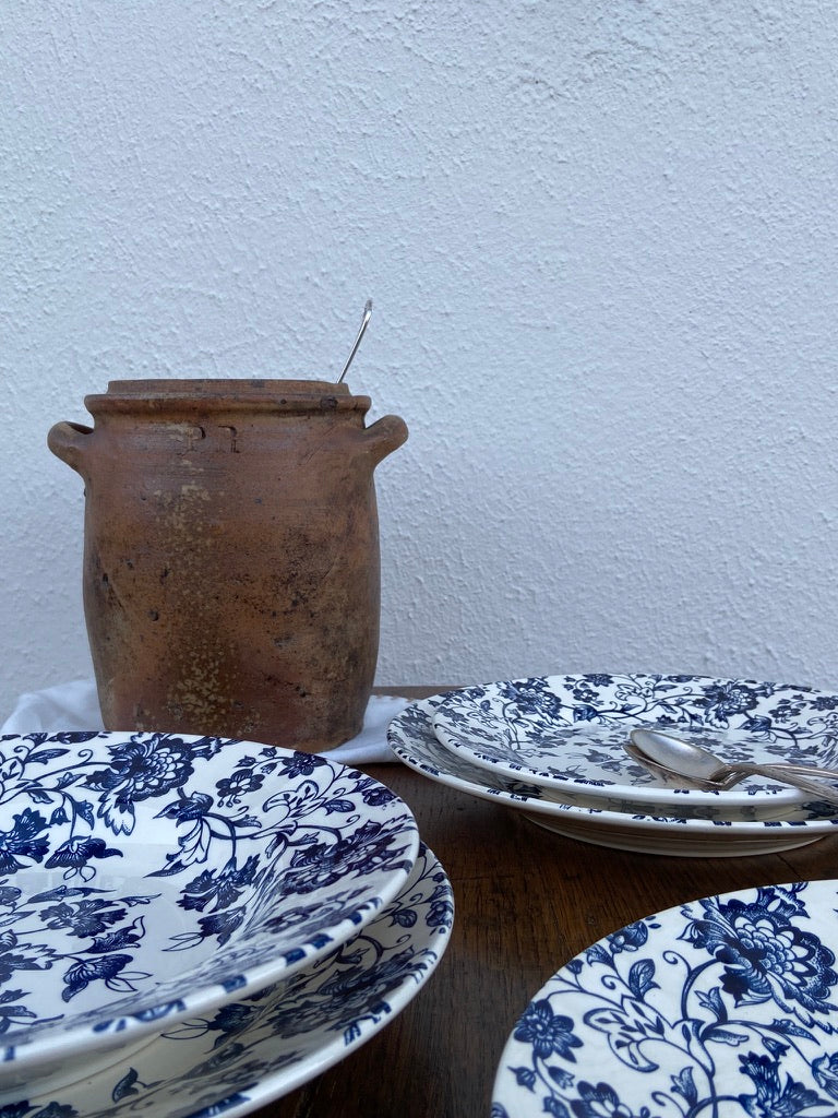 Assiette ancienne, fleurs marine