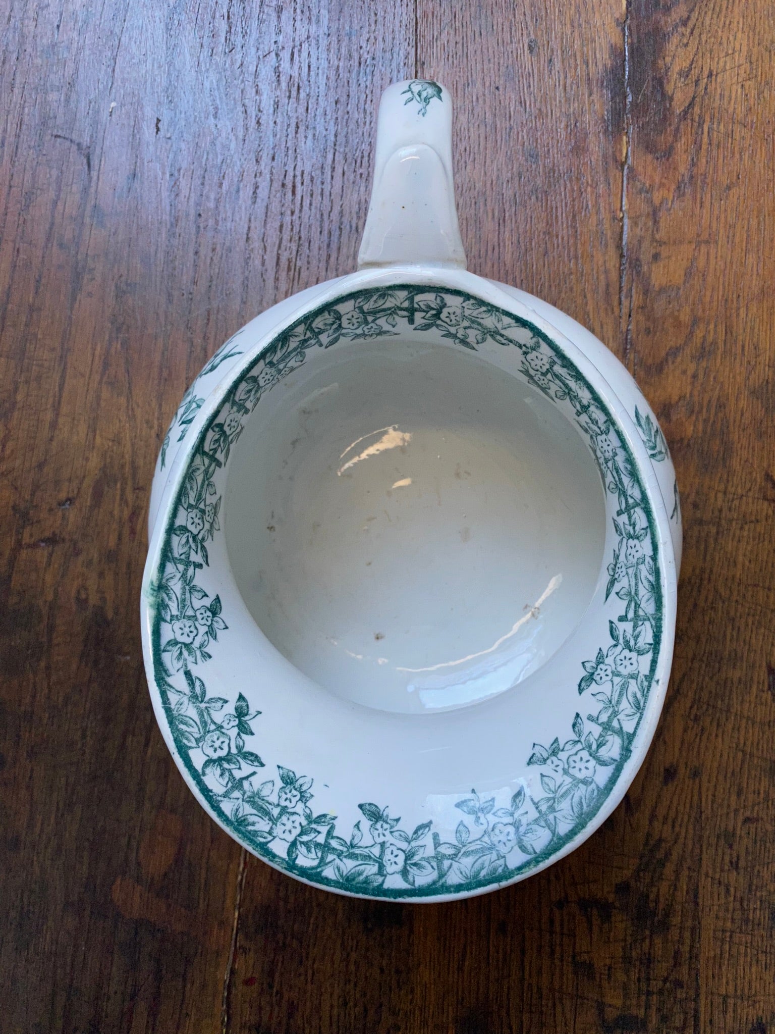 Broc ancien en terre de fer