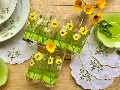 Verres aux fleurs jaunes