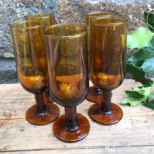 Verres Ambrés sur Pied