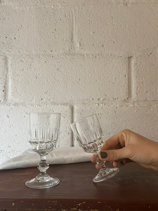 Verres anciens à pied