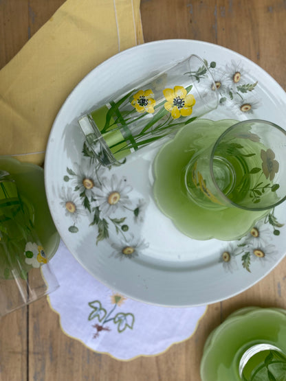 Verres aux fleurs jaunes