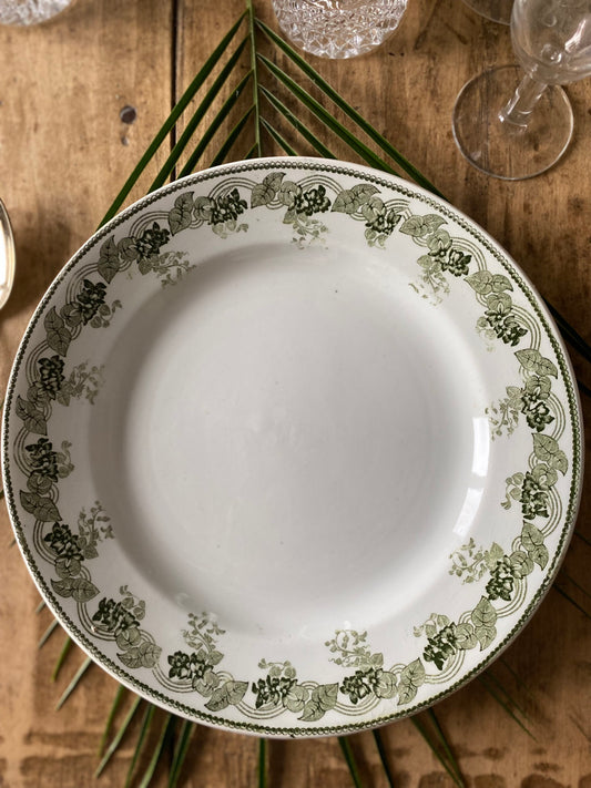 Assiette terre de fer Violetta