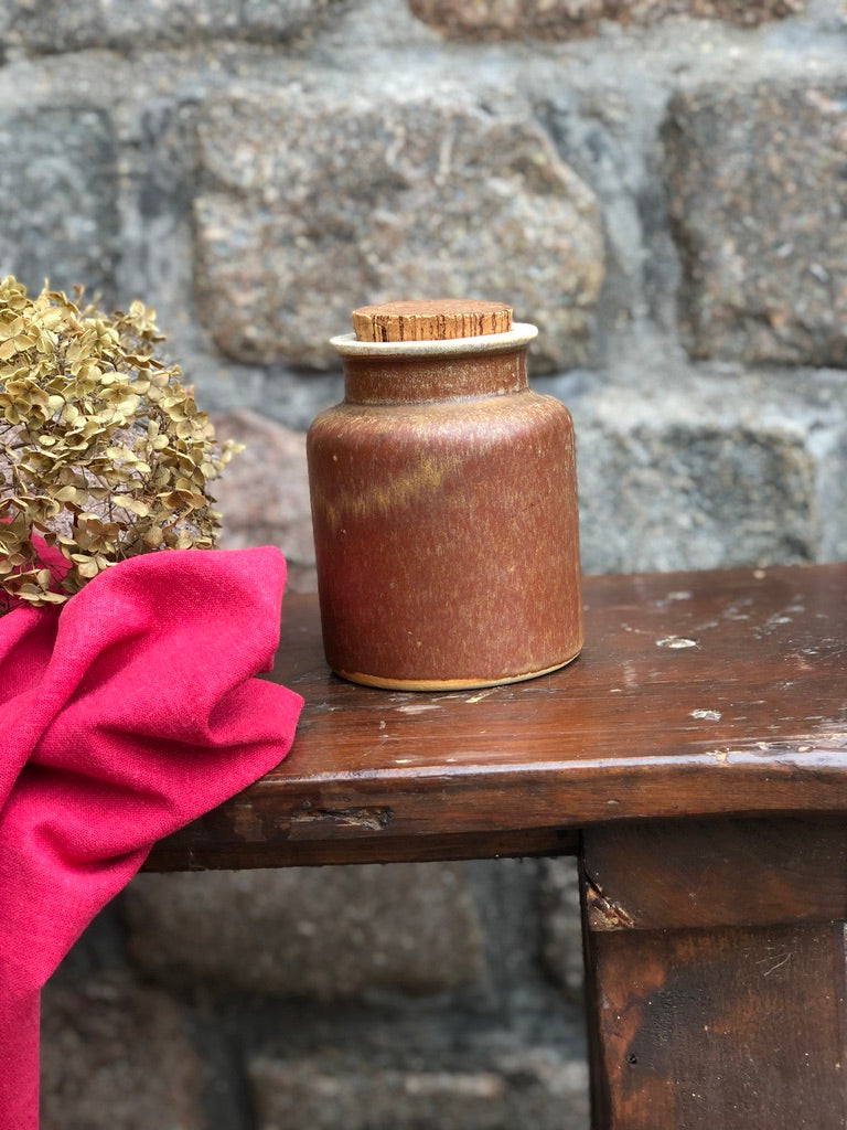 Anciens pots en grès