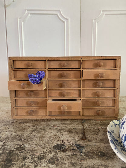 Petit meuble en bois