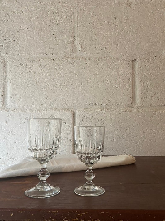 Verres anciens à pied