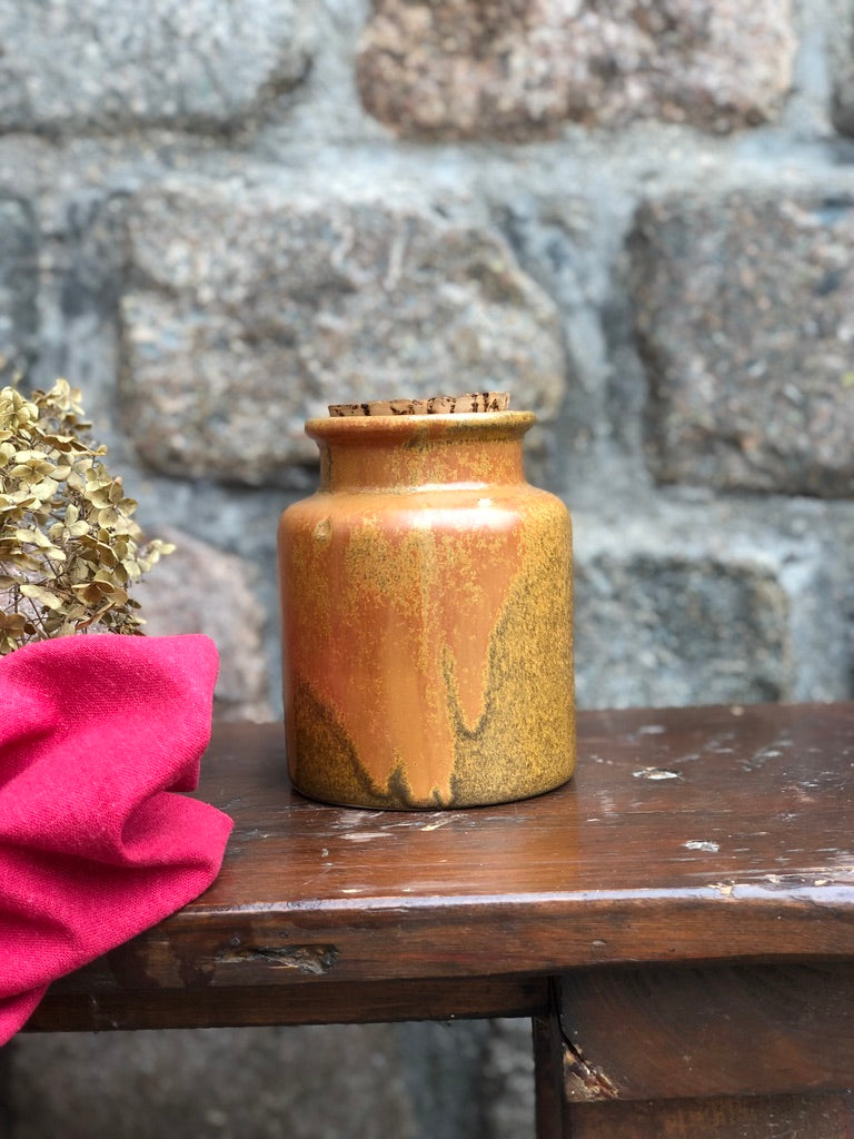 Anciens pots en grès