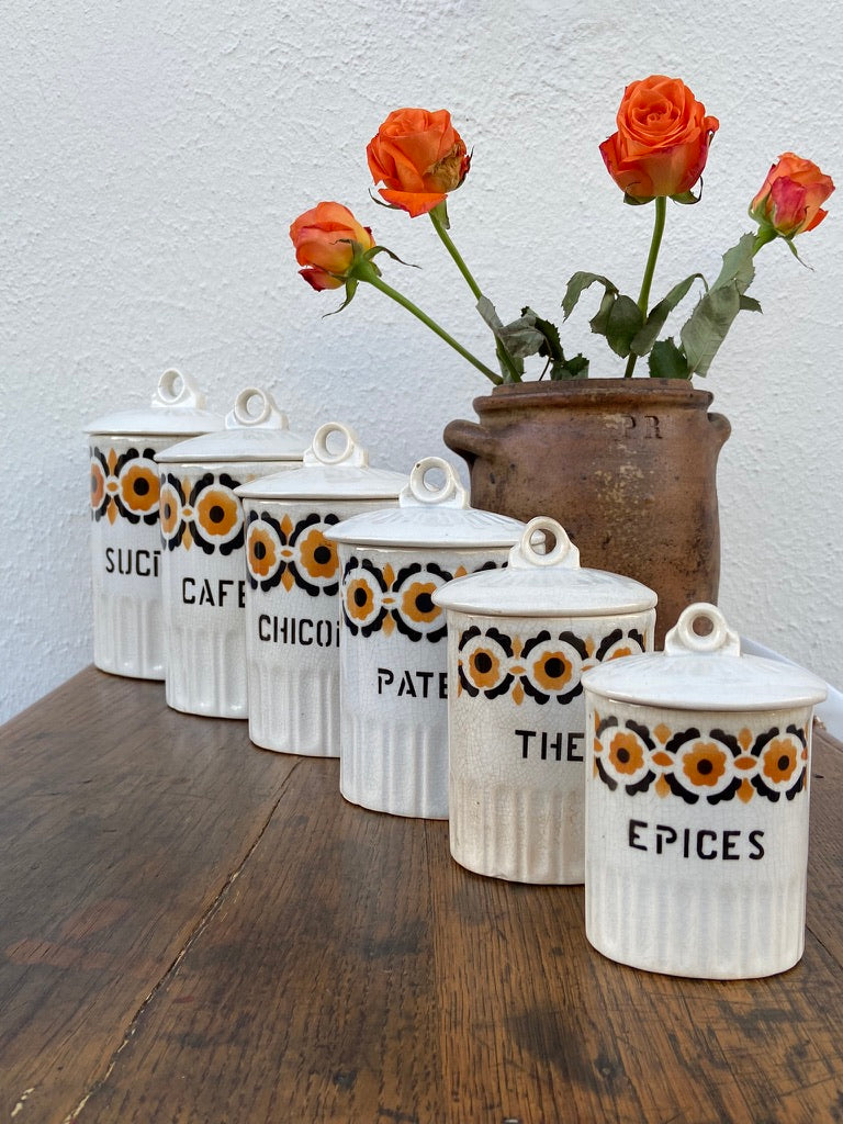 Suite de pots à épices