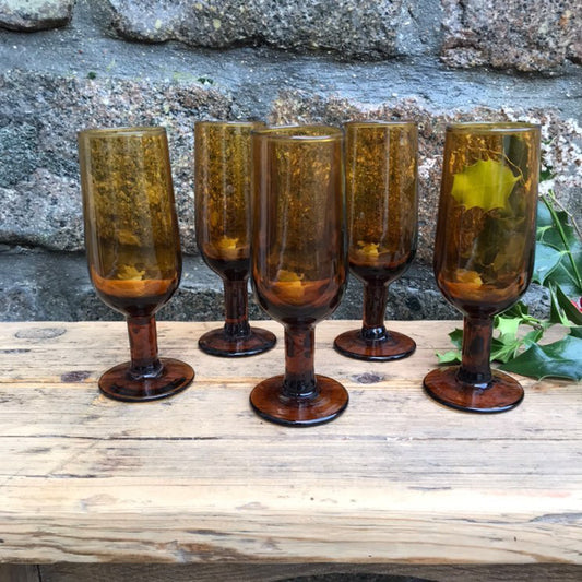 Verres Ambrés sur Pied