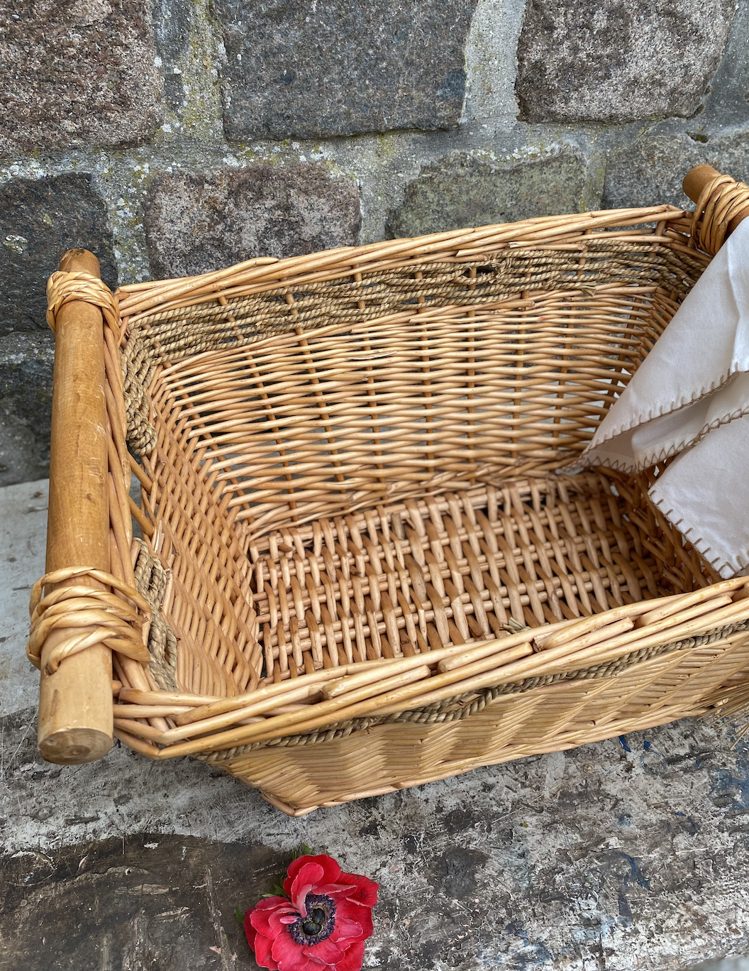 Grand panier osier, corde & bois