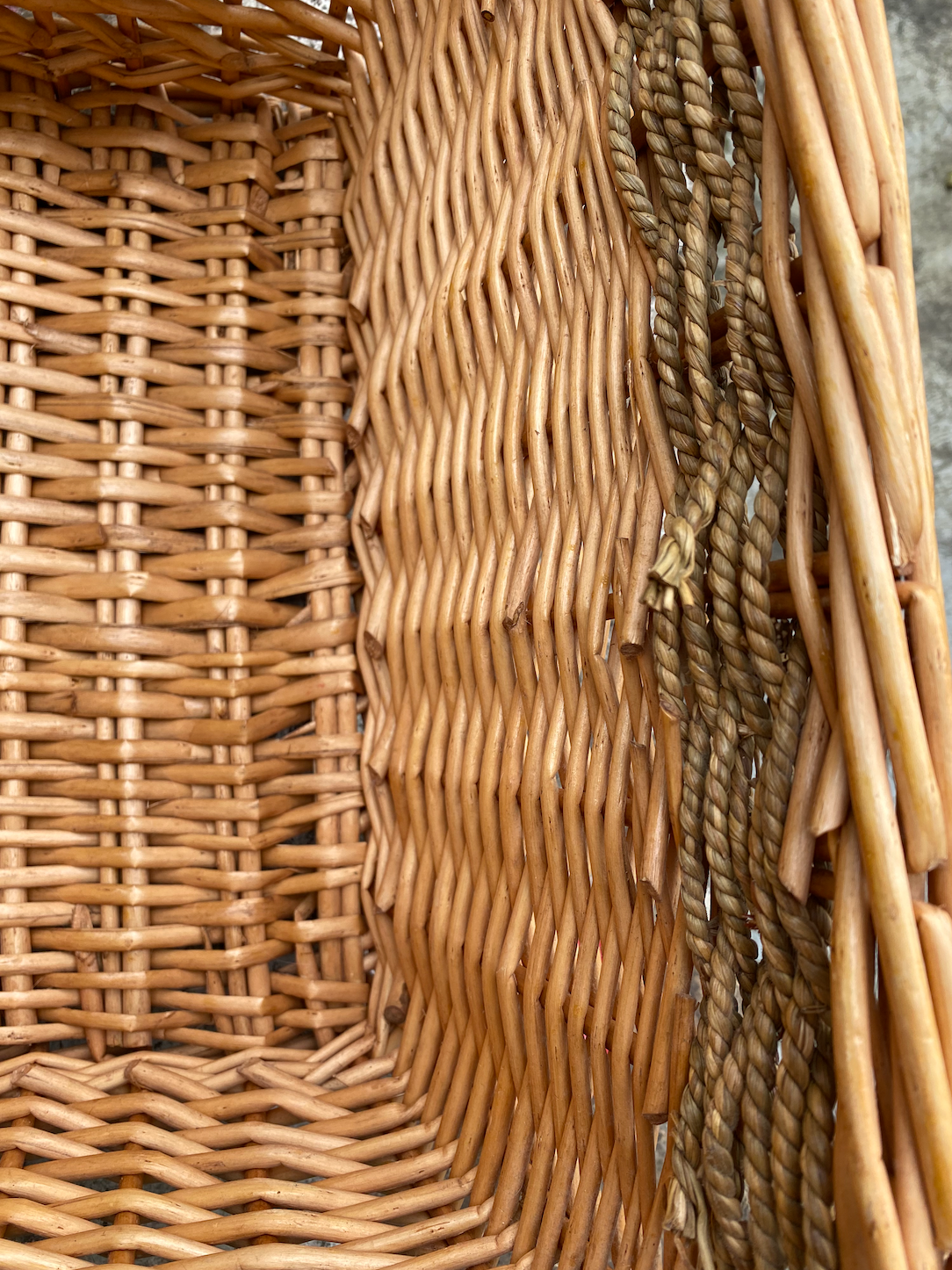 Grand panier osier, corde & bois
