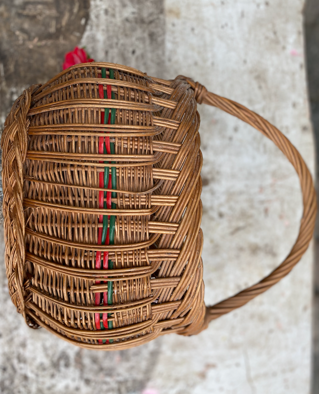 Ancien panier boule en osier