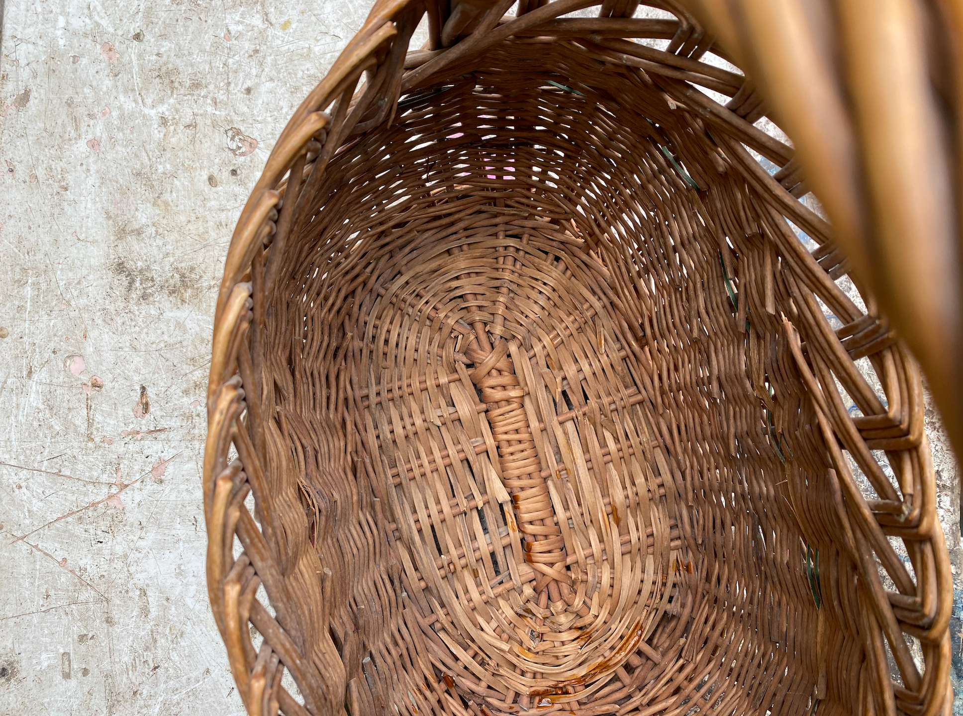 Ancien panier boule en osier