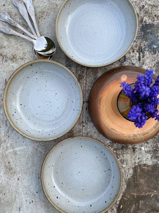 Assiettes céramique mouchetée