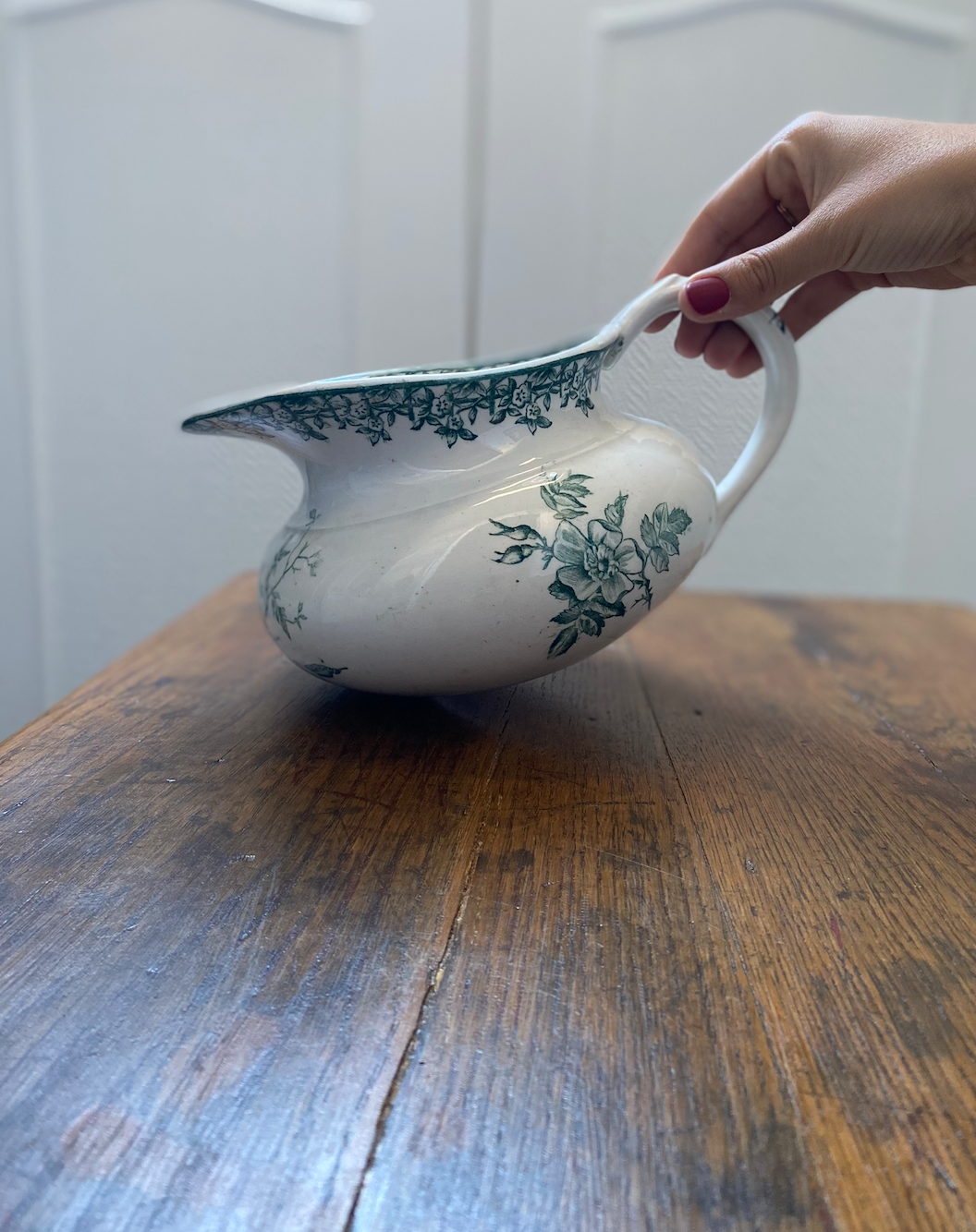 Broc ancien en terre de fer