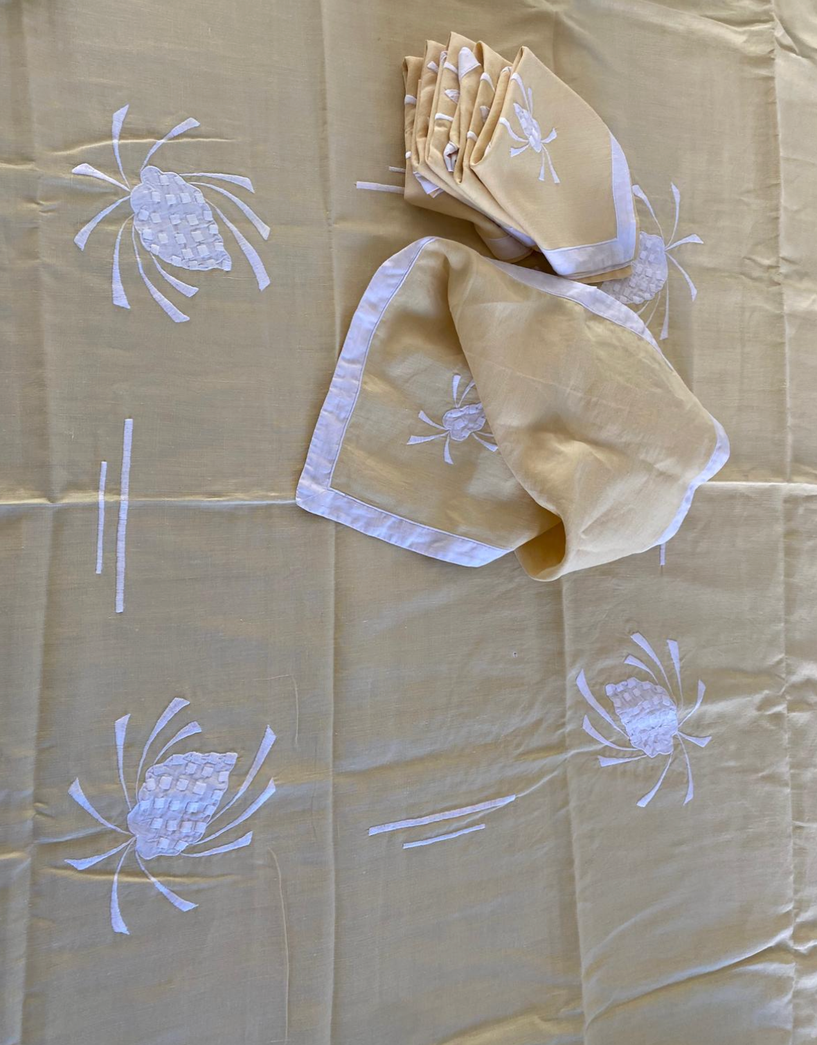 Serviettes & nappe jaune
