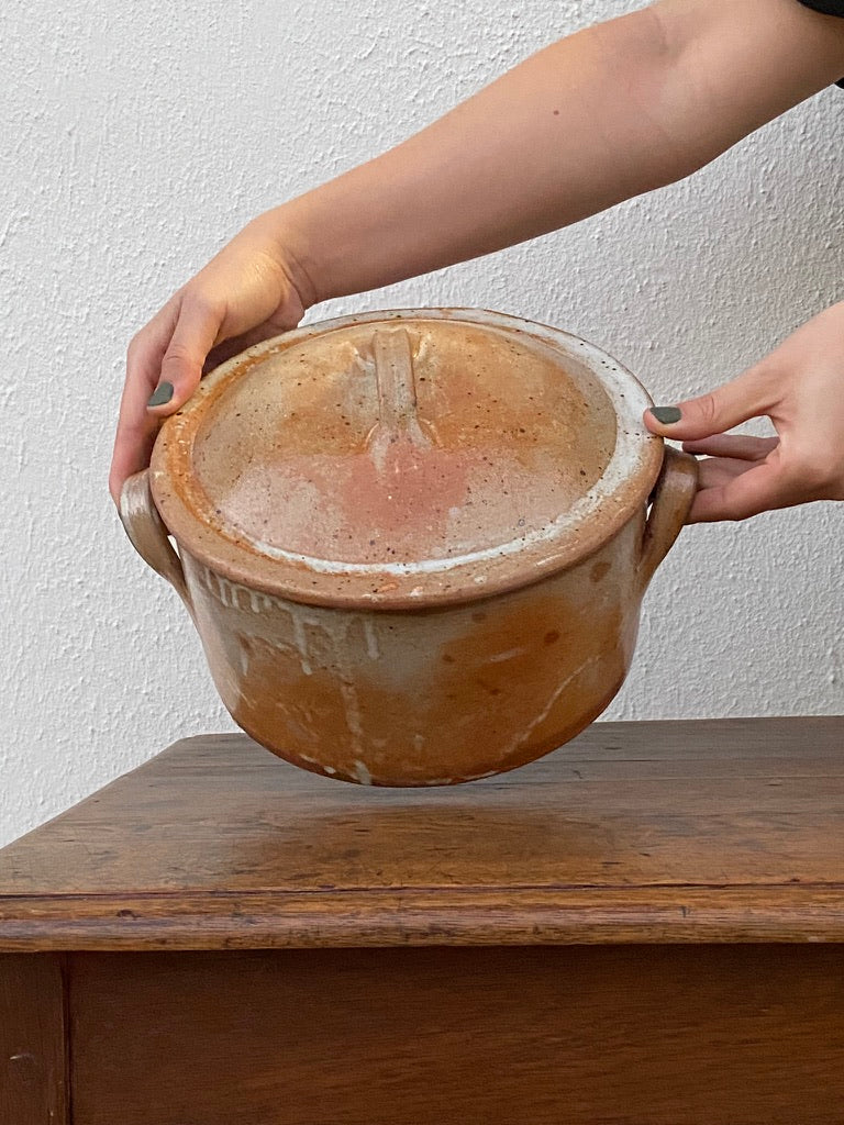 Ancienne gamelle en terre