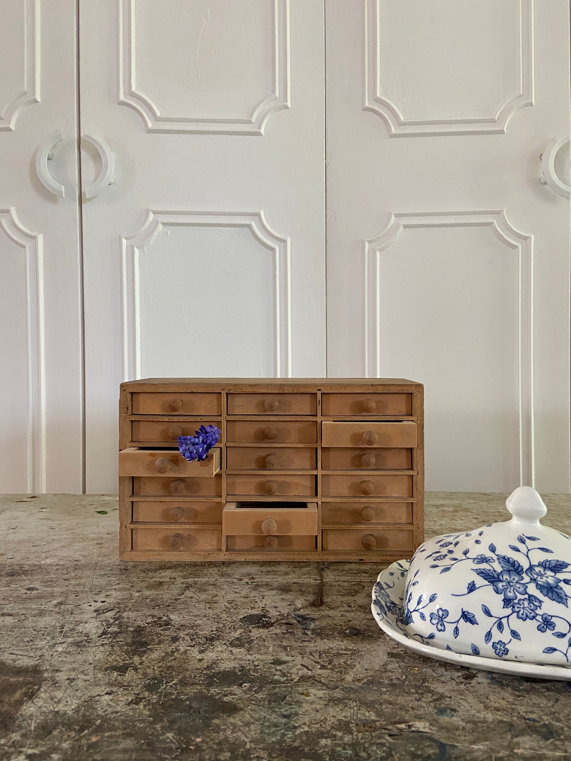 Petit meuble en bois