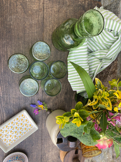 Carafe verte et verres Nestlé
