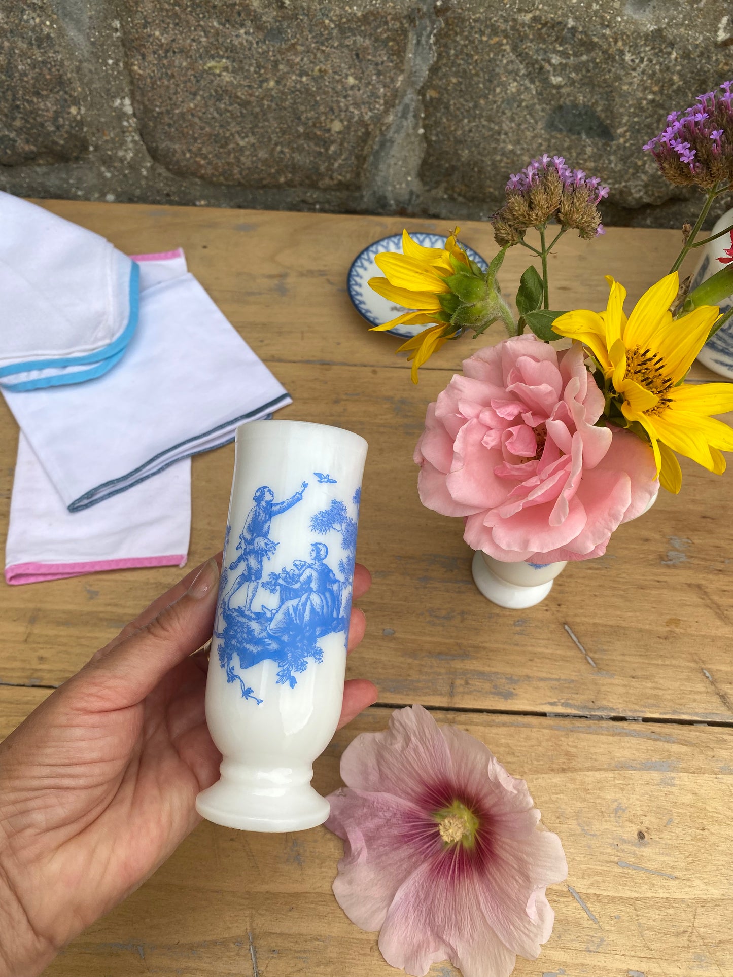 Soliflore opaline scène bucolique bleue