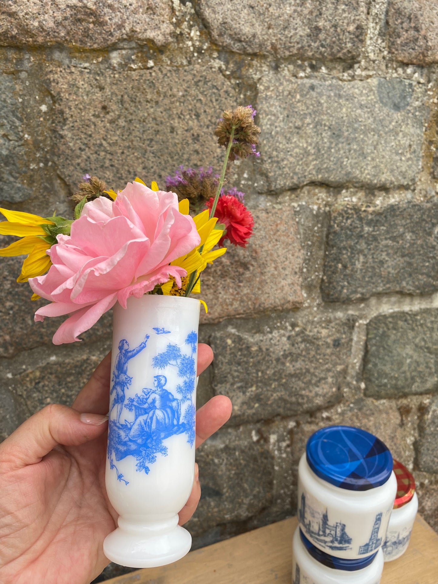 Soliflore opaline scène bucolique bleue
