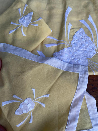 Serviettes & nappe jaune